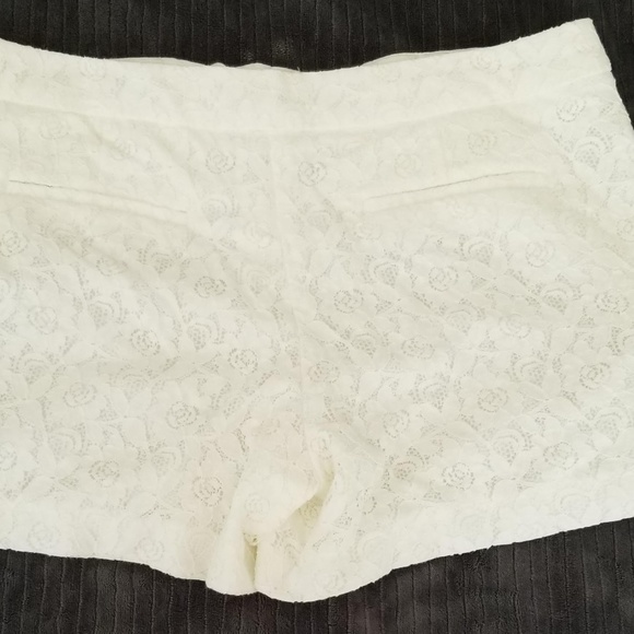 White Lacy Pin Up  Shorts By Lila Rose Size 14 - Picture 4 of 8